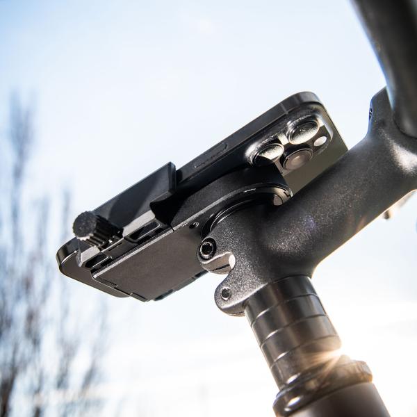 SP Connect Universal Charging Phone Clamp SPC+ E-Cap 10W schwarz  Produktbild 10