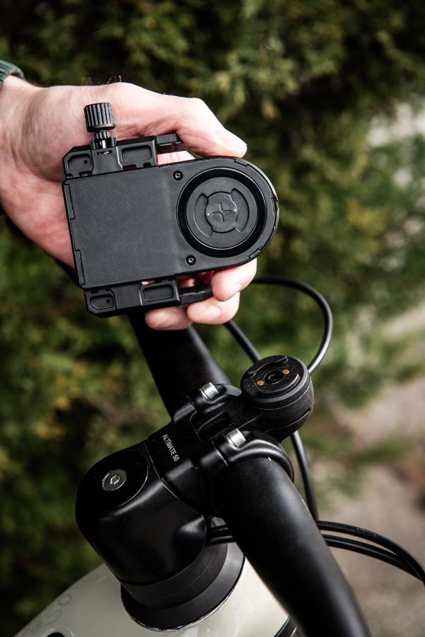 SP Connect Universal Charging Phone Clamp SPC+ E-Cap 10W schwarz  Produktbild 5