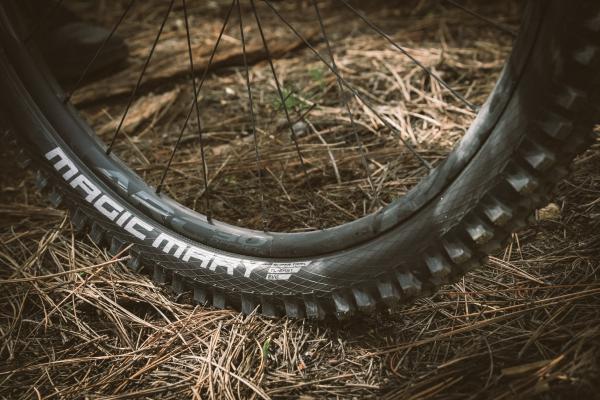 Schwalbe Pneu Magic Mary 29x2.40 SuperTrail Addix Soft TL-Easy black  Produktbild 2
