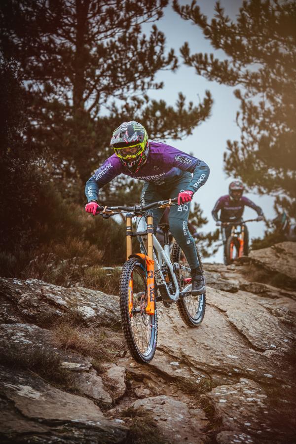 Schwalbe Pneu Tacky Chan 29x2.40 SuperDownhill Addix UltraSoft TL-Easy black  Produktbild 4